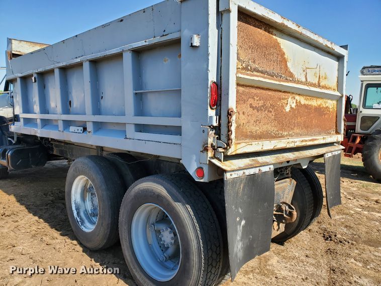 image for item DF8936 1974 International Fleetstar F2050A  dump truck