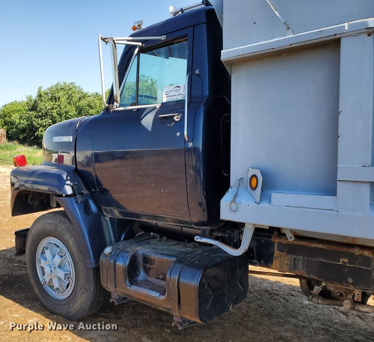 image for item DF8936 1974 International Fleetstar F2050A  dump truck