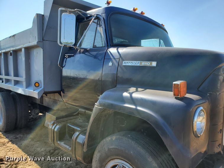 image for item DF8936 1974 International Fleetstar F2050A  dump truck