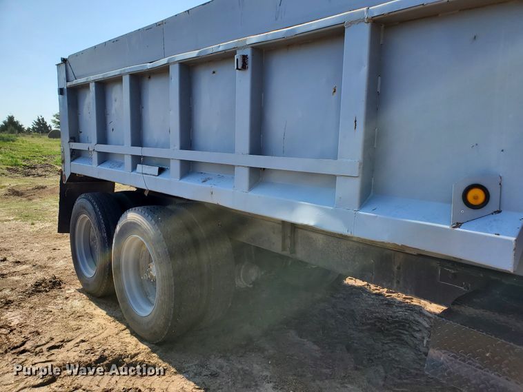 image for item DF8936 1974 International Fleetstar F2050A  dump truck