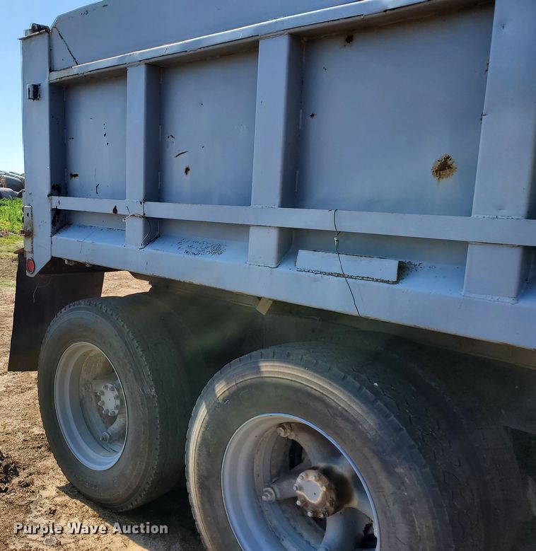 image for item DF8936 1974 International Fleetstar F2050A  dump truck