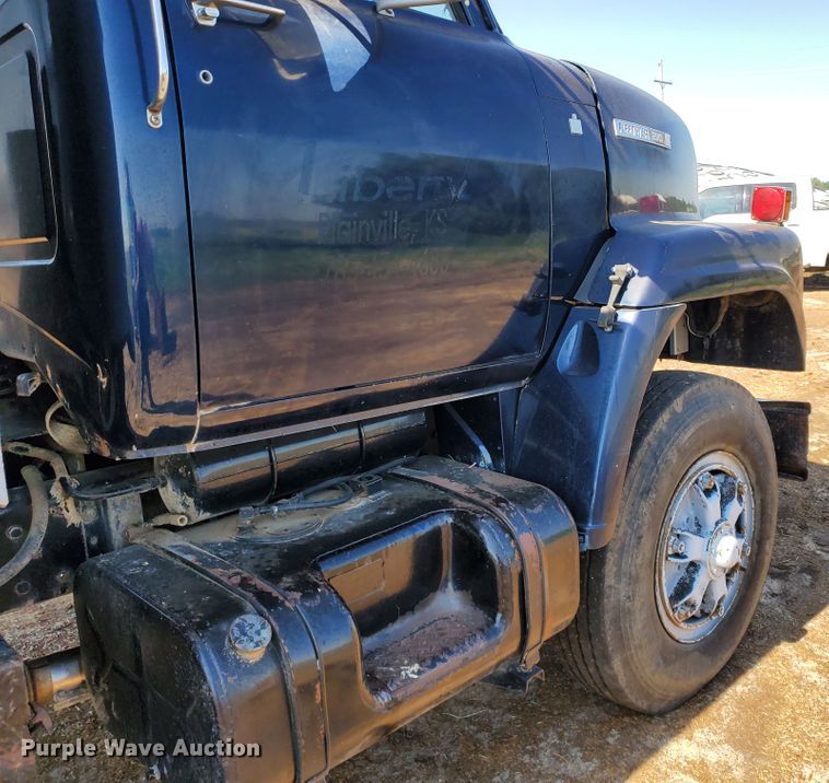 image for item DF8936 1974 International Fleetstar F2050A  dump truck