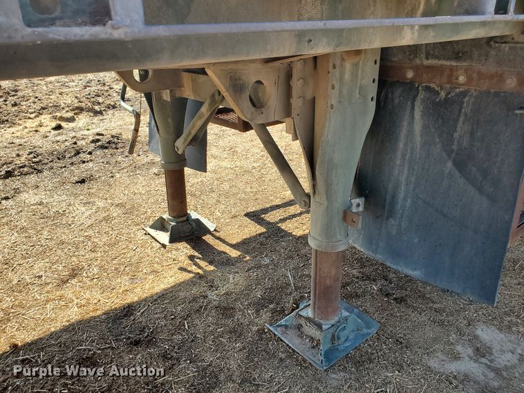 image for item DF8937 1980 Southwest M871 flatbed trailer with nurse tank