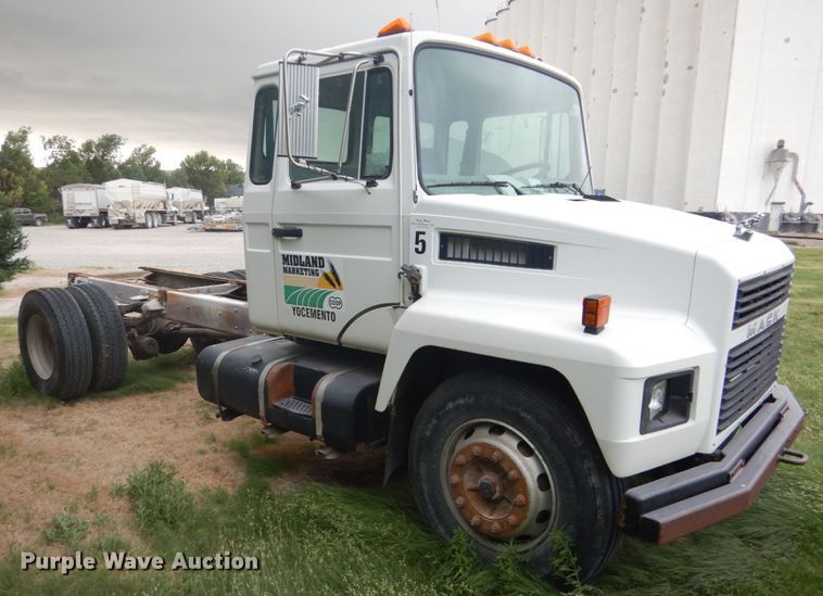 image for item DF8954 1995 Mack CS300P  truck cab and chassis