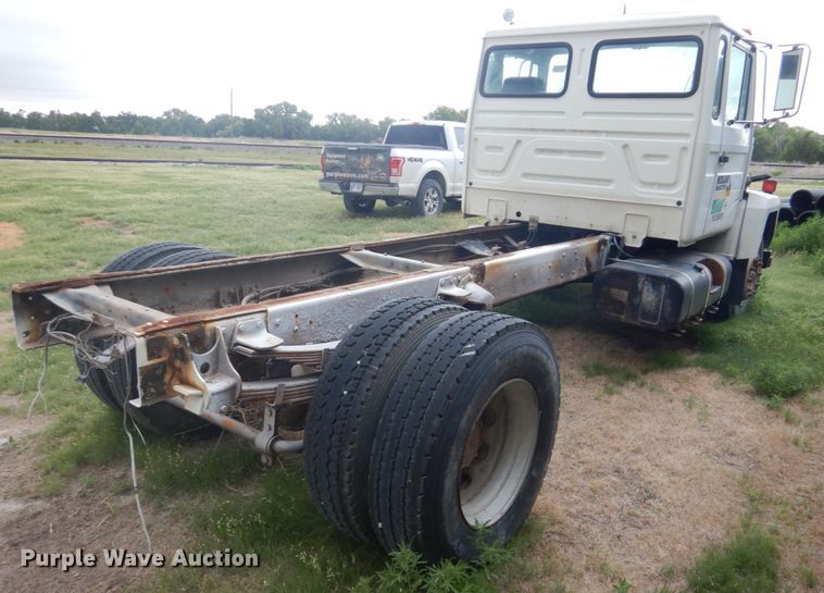 image for item DF8954 1995 Mack CS300P  truck cab and chassis