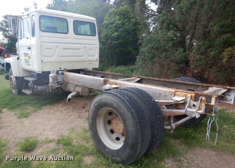 image for item DF8954 1995 Mack CS300P  truck cab and chassis