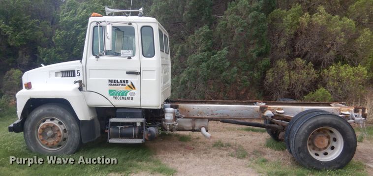 image for item DF8954 1995 Mack CS300P  truck cab and chassis