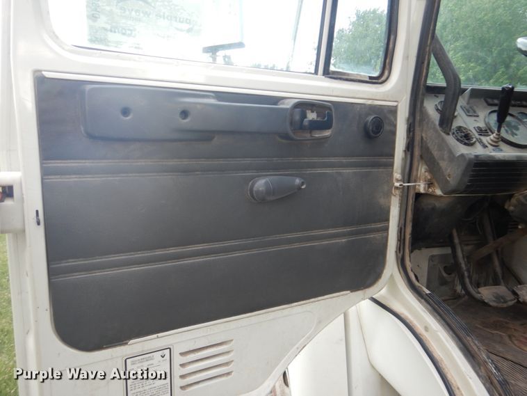 image for item DF8954 1995 Mack CS300P  truck cab and chassis