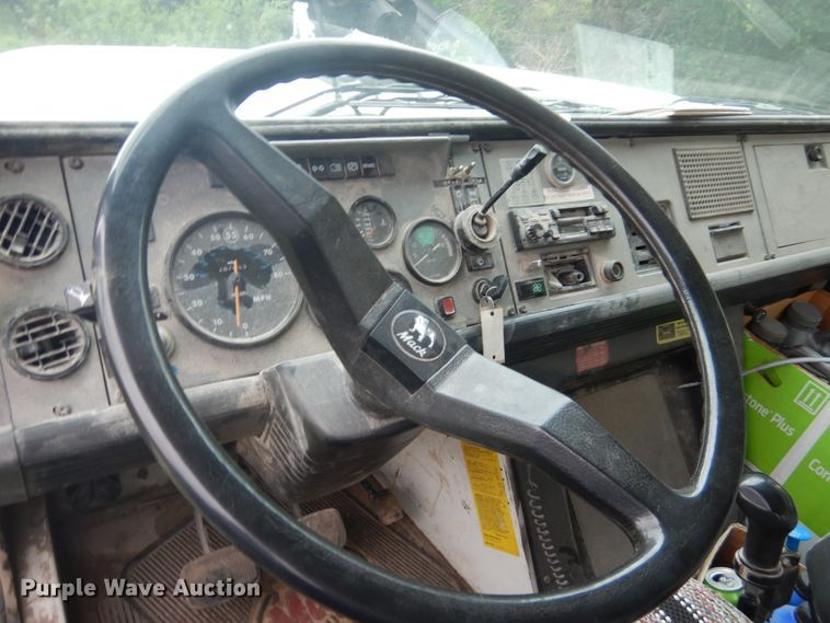 image for item DF8954 1995 Mack CS300P  truck cab and chassis