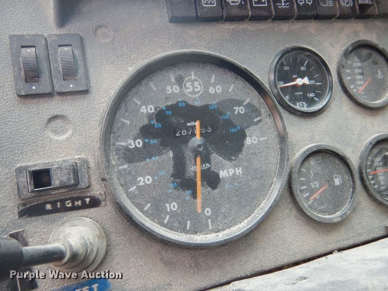 image for item DF8954 1995 Mack CS300P  truck cab and chassis