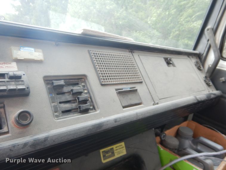 image for item DF8954 1995 Mack CS300P  truck cab and chassis