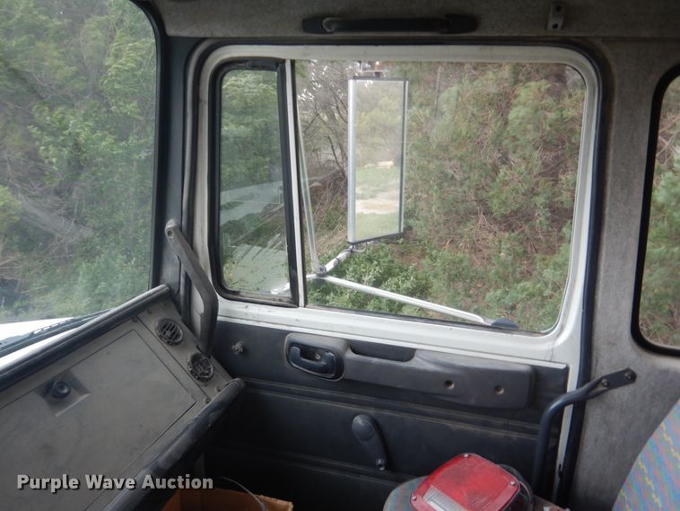 image for item DF8954 1995 Mack CS300P  truck cab and chassis