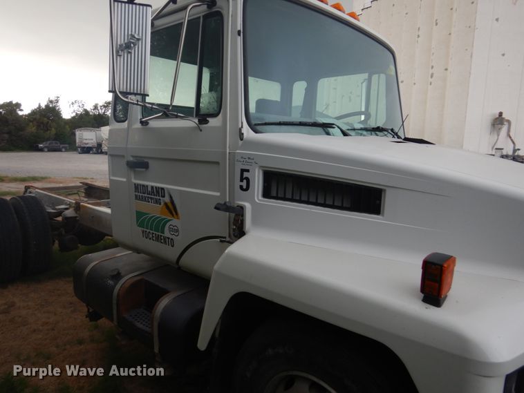 image for item DF8954 1995 Mack CS300P  truck cab and chassis