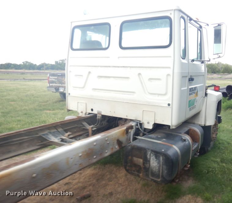 image for item DF8954 1995 Mack CS300P  truck cab and chassis