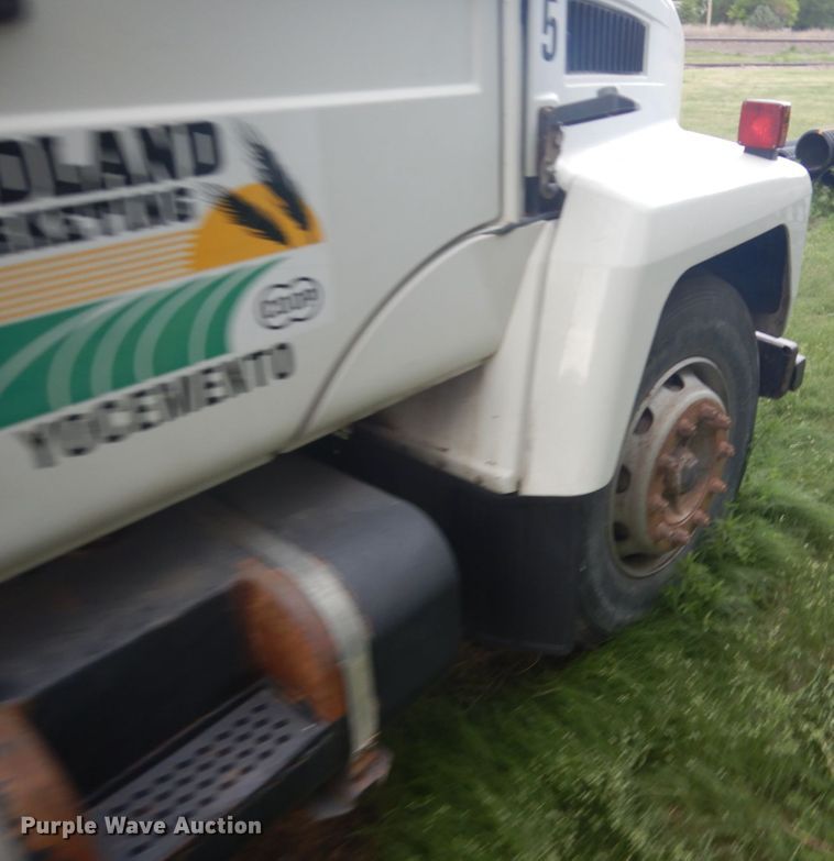 image for item DF8954 1995 Mack CS300P  truck cab and chassis