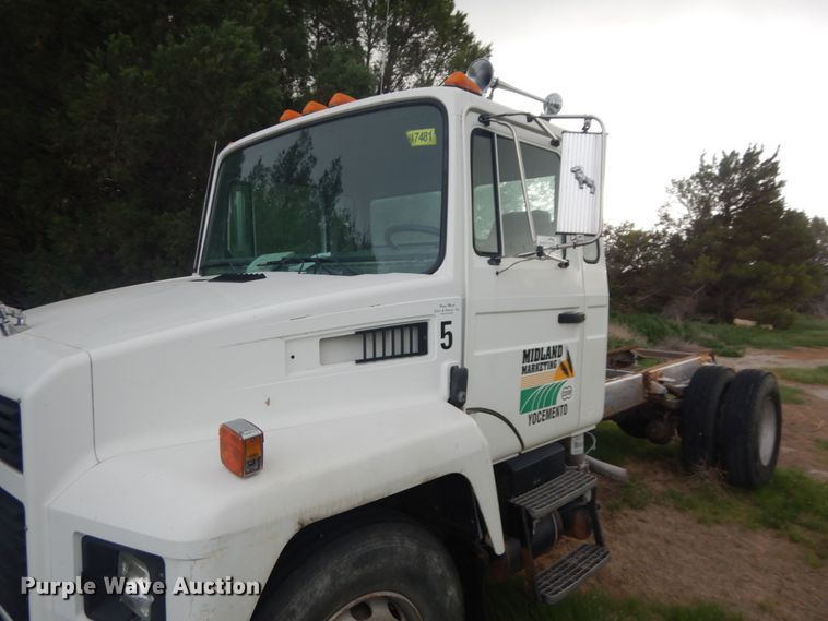 image for item DF8954 1995 Mack CS300P  truck cab and chassis
