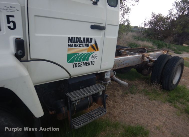 image for item DF8954 1995 Mack CS300P  truck cab and chassis