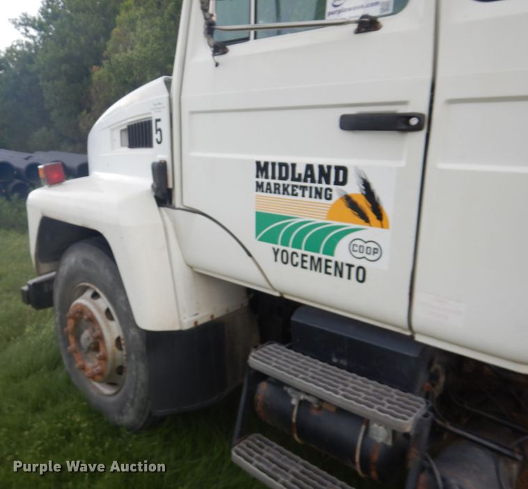 image for item DF8954 1995 Mack CS300P  truck cab and chassis