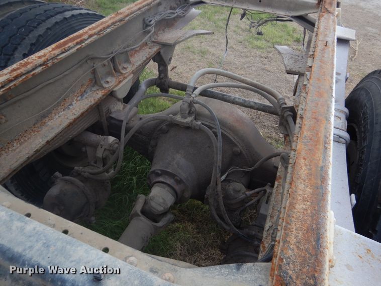 image for item DF8954 1995 Mack CS300P  truck cab and chassis