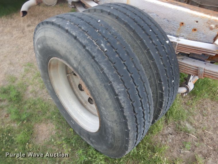 image for item DF8954 1995 Mack CS300P  truck cab and chassis