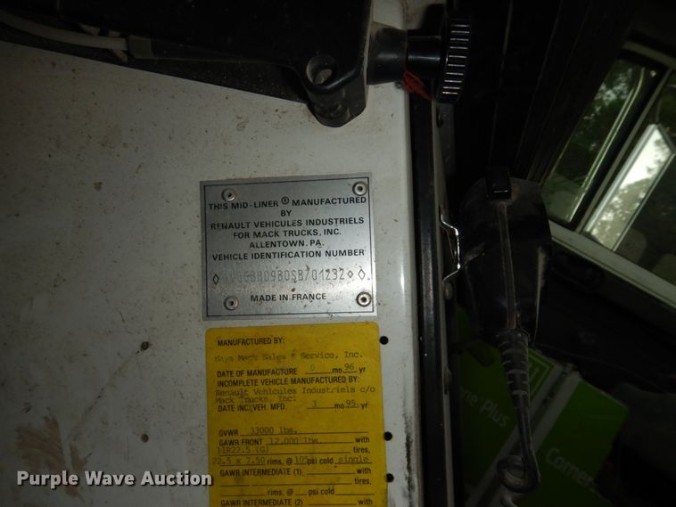 image for item DF8954 1995 Mack CS300P  truck cab and chassis