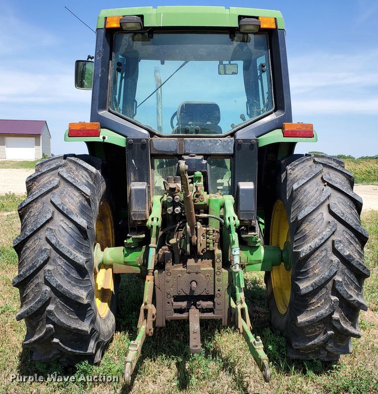 image for item DF8993 1993 John Deere 6400  tractor