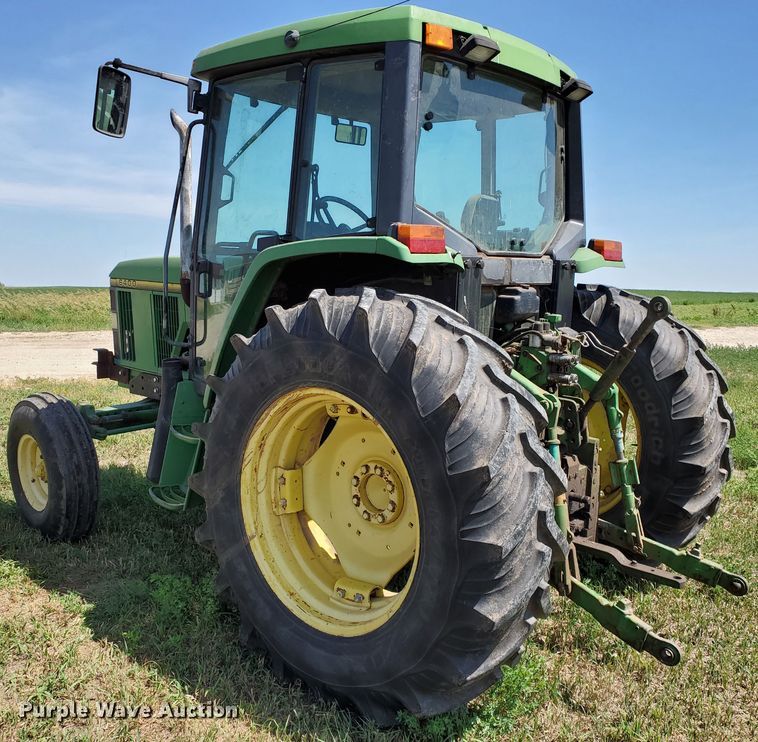 image for item DF8993 1993 John Deere 6400  tractor