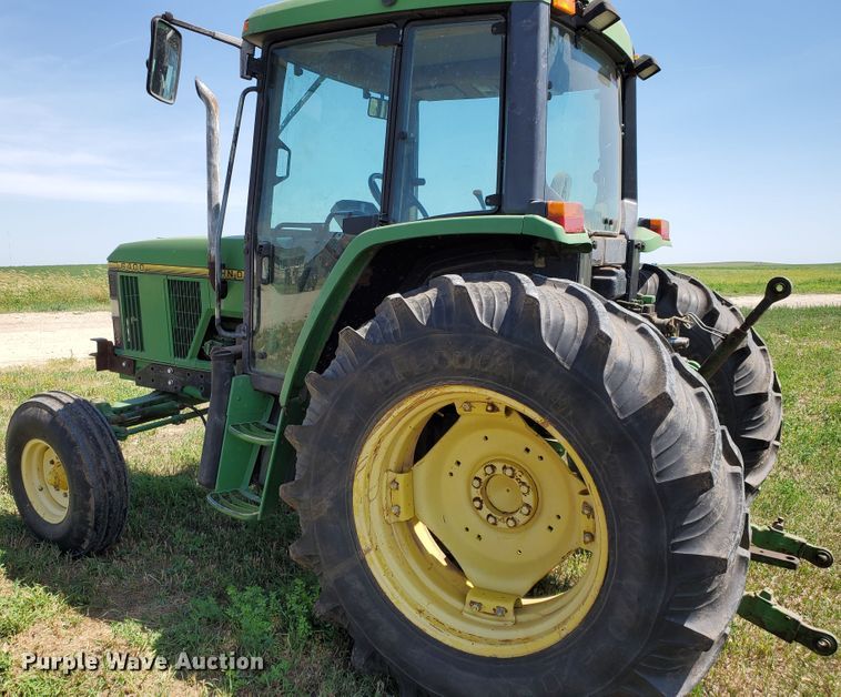 image for item DF8993 1993 John Deere 6400  tractor