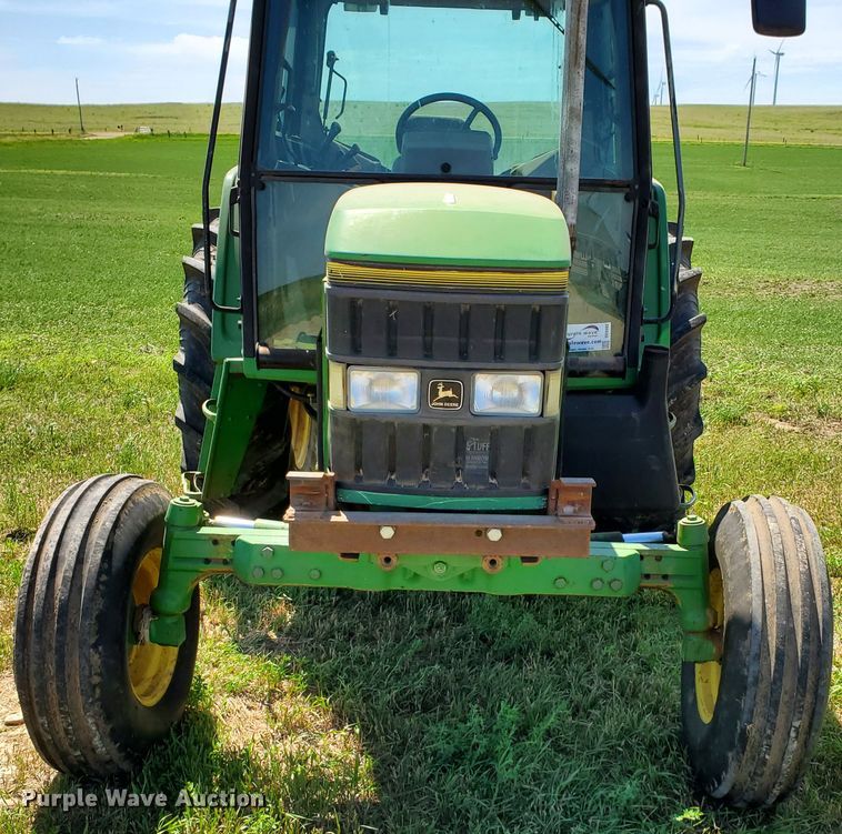 image for item DF8993 1993 John Deere 6400  tractor