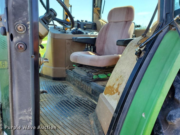 image for item DF8993 1993 John Deere 6400  tractor