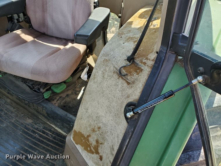 image for item DF8993 1993 John Deere 6400  tractor