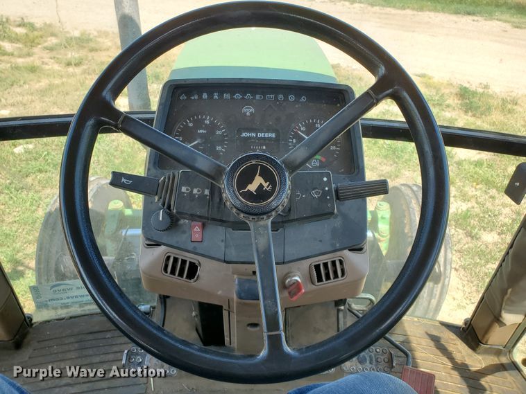 image for item DF8993 1993 John Deere 6400  tractor