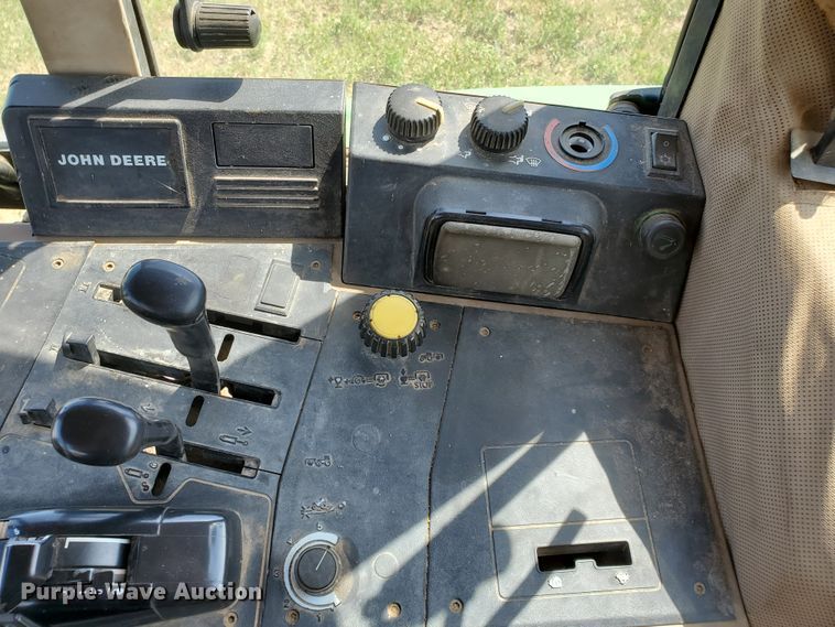 image for item DF8993 1993 John Deere 6400  tractor