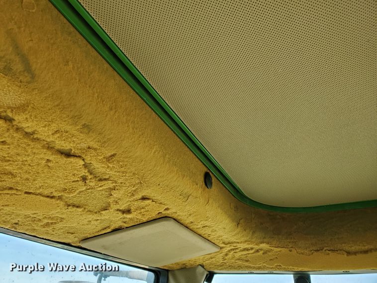 image for item DF8993 1993 John Deere 6400  tractor