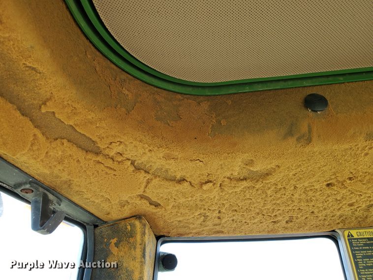 image for item DF8993 1993 John Deere 6400  tractor