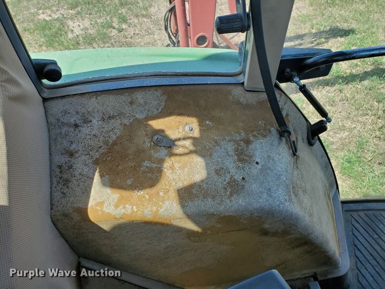 image for item DF8993 1993 John Deere 6400  tractor