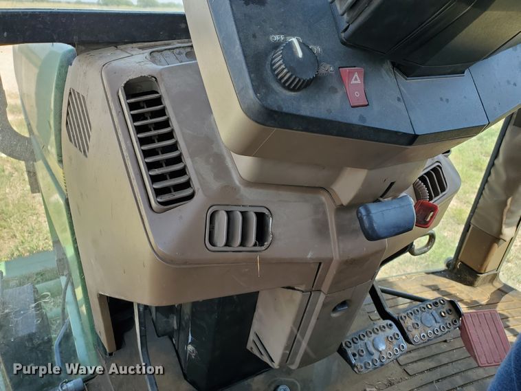 image for item DF8993 1993 John Deere 6400  tractor