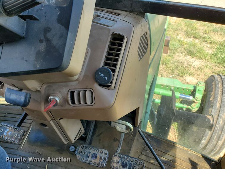 image for item DF8993 1993 John Deere 6400  tractor