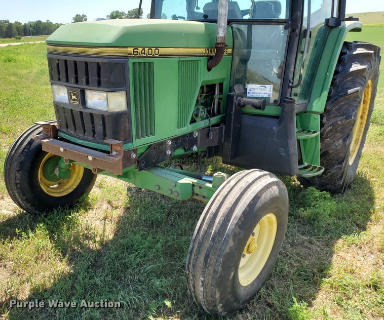 image for item DF8993 1993 John Deere 6400  tractor