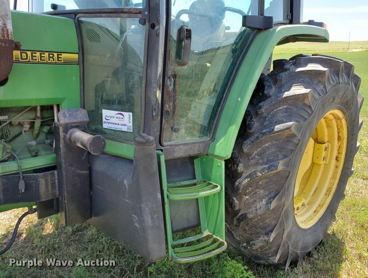 image for item DF8993 1993 John Deere 6400  tractor