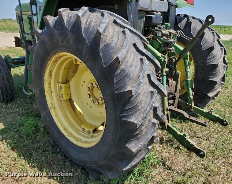 image for item DF8993 1993 John Deere 6400  tractor