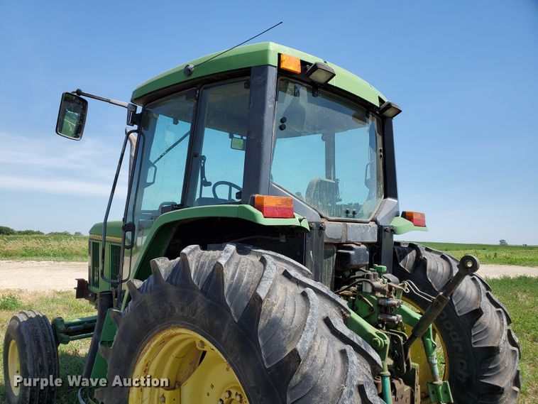 image for item DF8993 1993 John Deere 6400  tractor