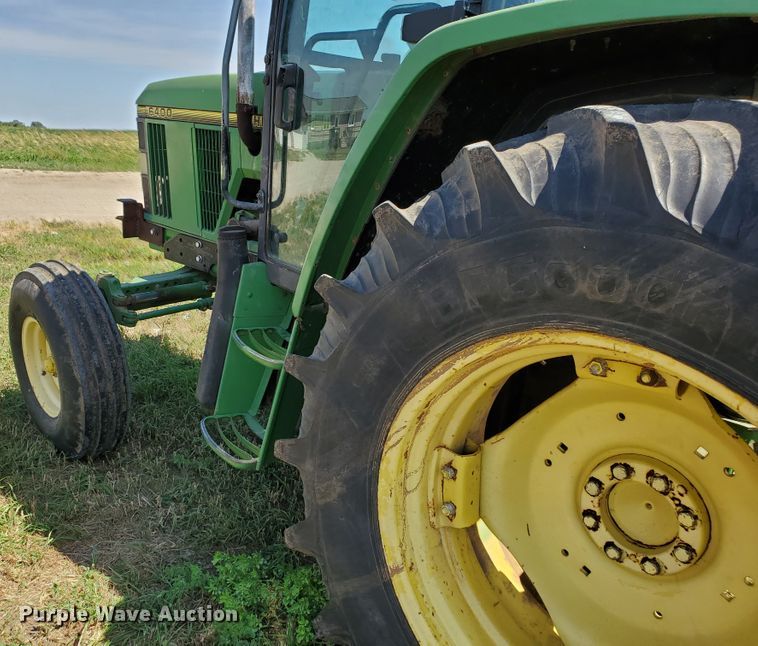 image for item DF8993 1993 John Deere 6400  tractor