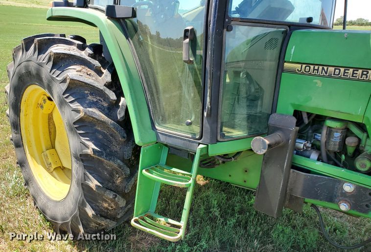 image for item DF8993 1993 John Deere 6400  tractor