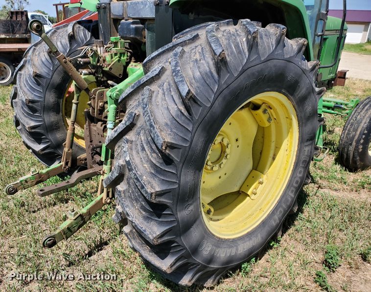 image for item DF8993 1993 John Deere 6400  tractor