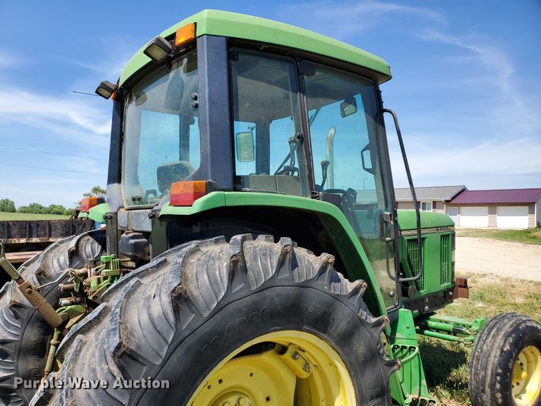 image for item DF8993 1993 John Deere 6400  tractor