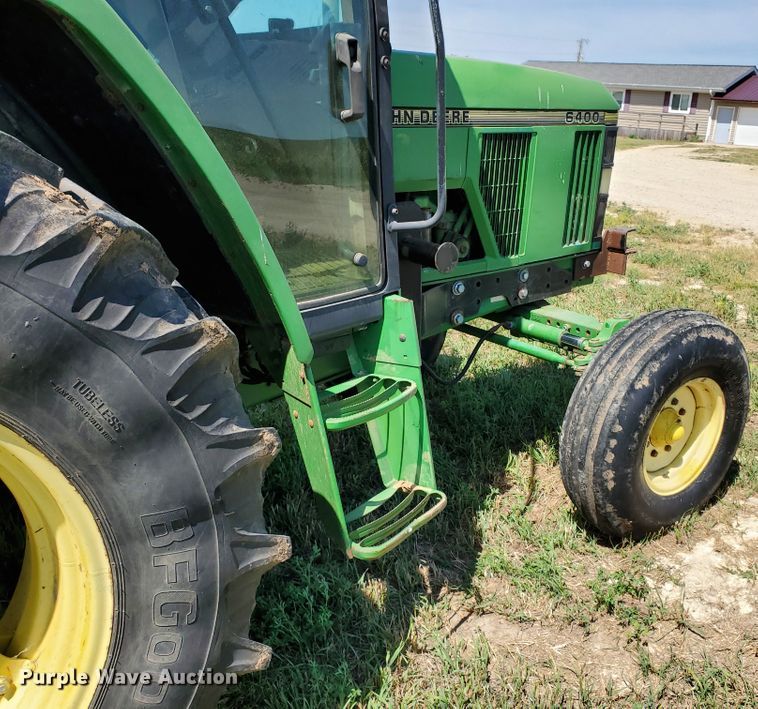 image for item DF8993 1993 John Deere 6400  tractor