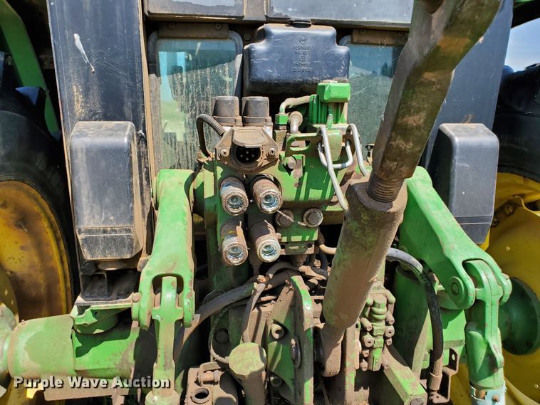 image for item DF8993 1993 John Deere 6400  tractor