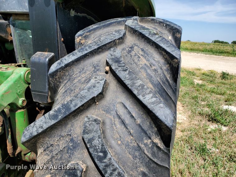 image for item DF8993 1993 John Deere 6400  tractor