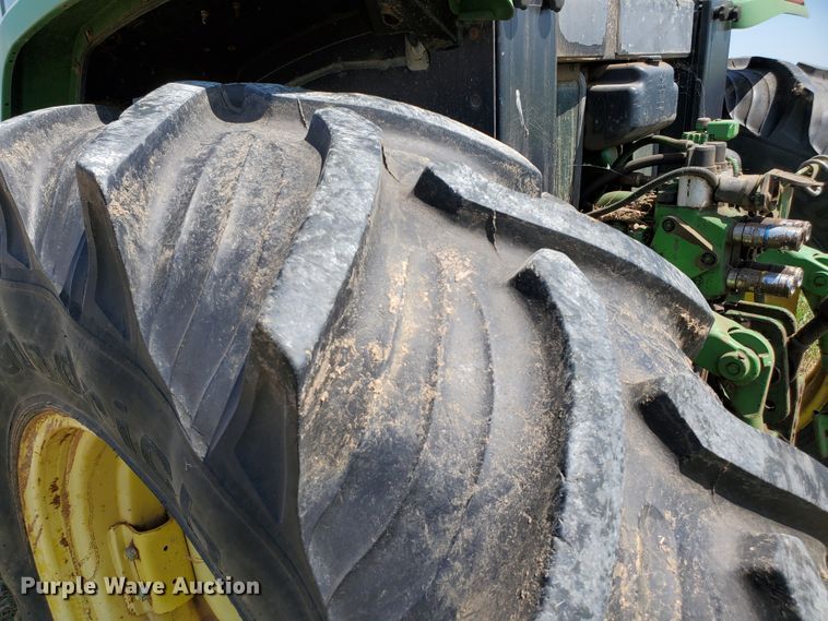 image for item DF8993 1993 John Deere 6400  tractor